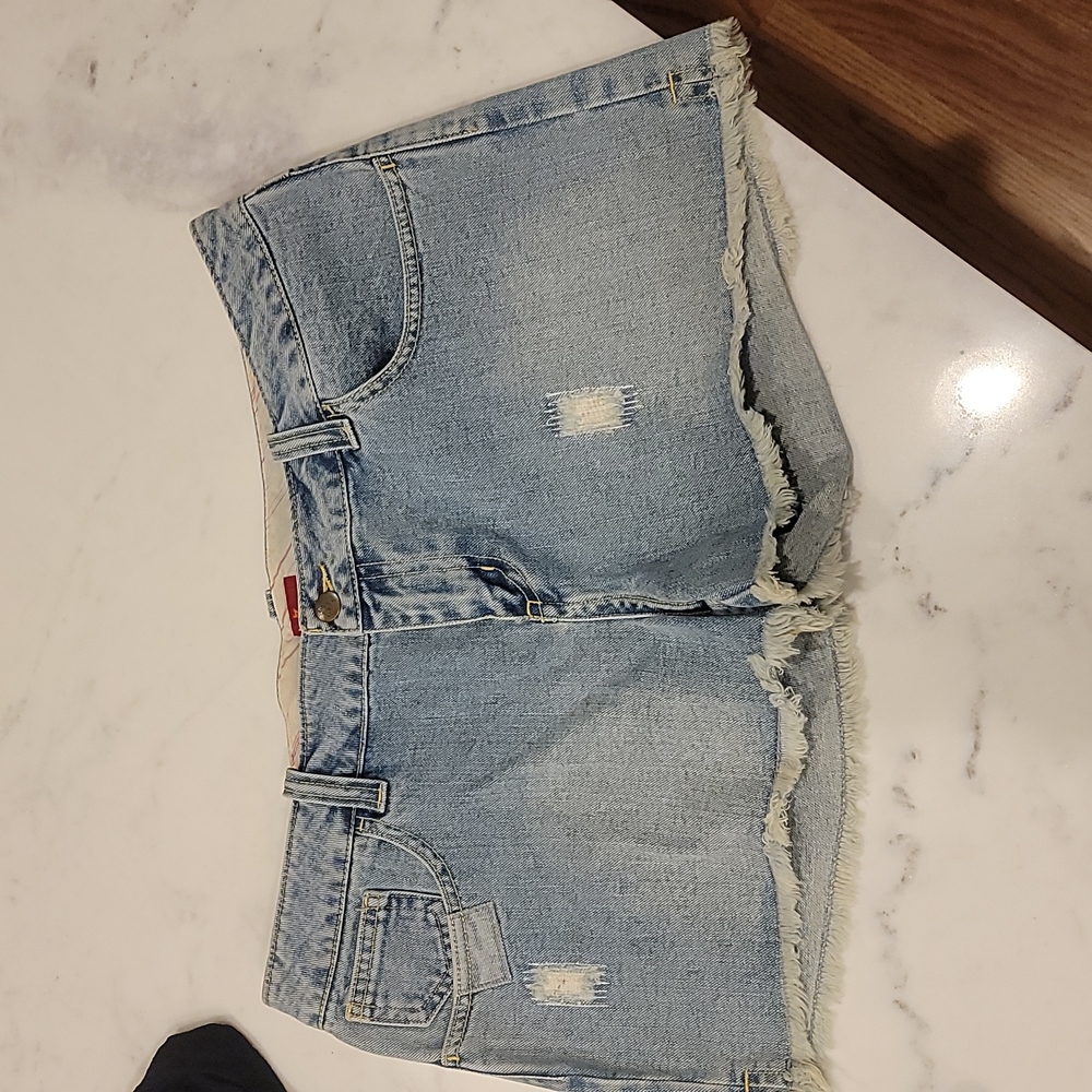 Tilt jean shorts
